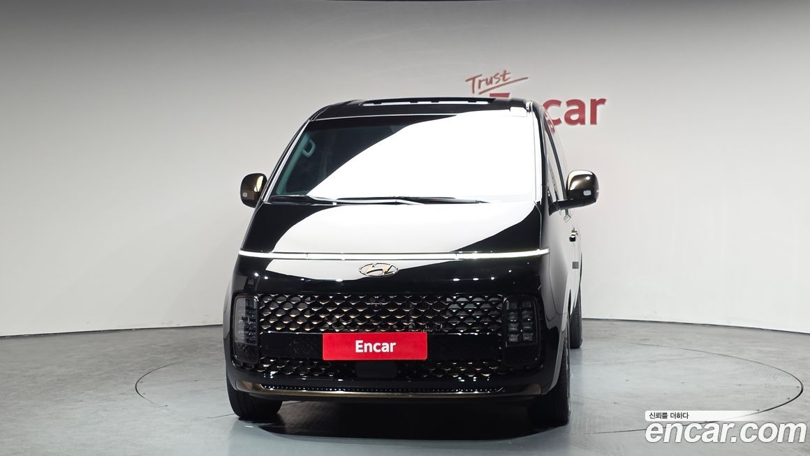 Hyundai Staria 4WD Lounge 9-Seater, 2024