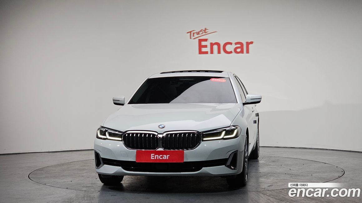 BMW 5-Series 530i Luxury, 2023