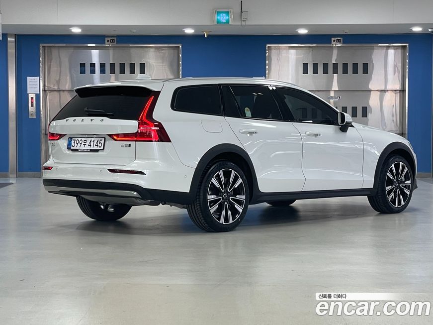 Volvo V60 B5 Ultra AWD, 2025