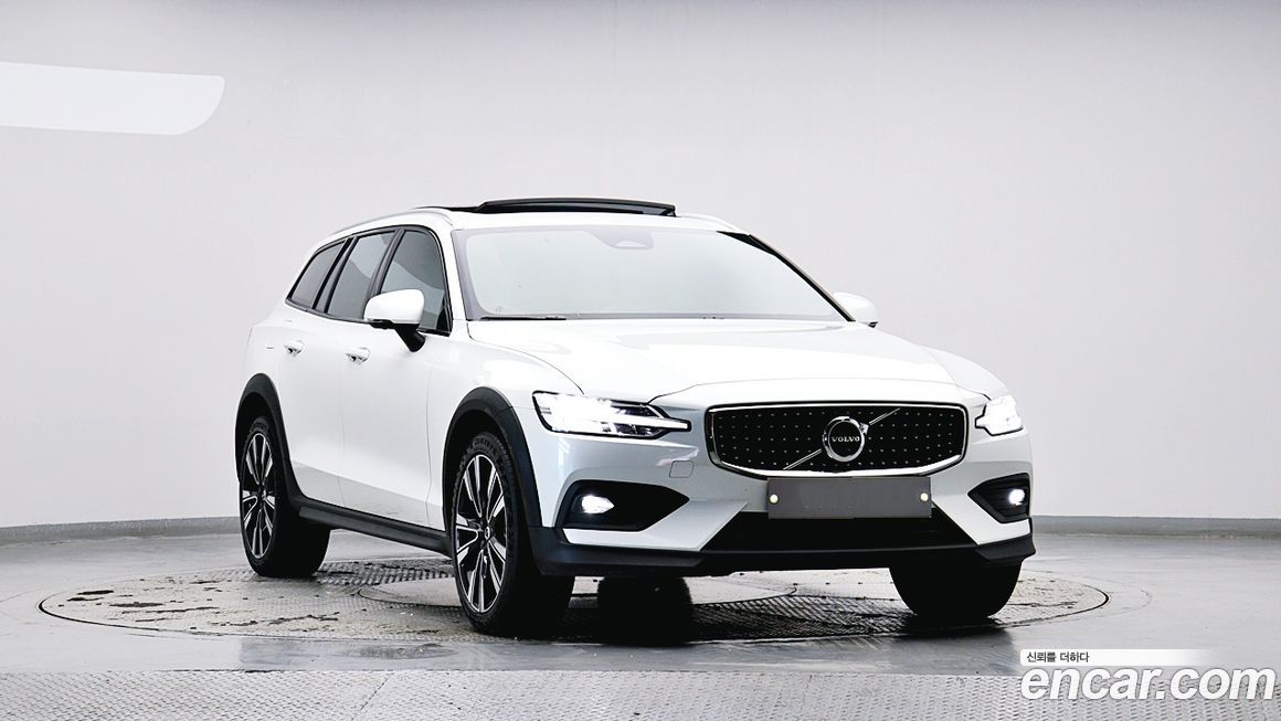 Volvo V60 B5 Ultimate AWD, 2023