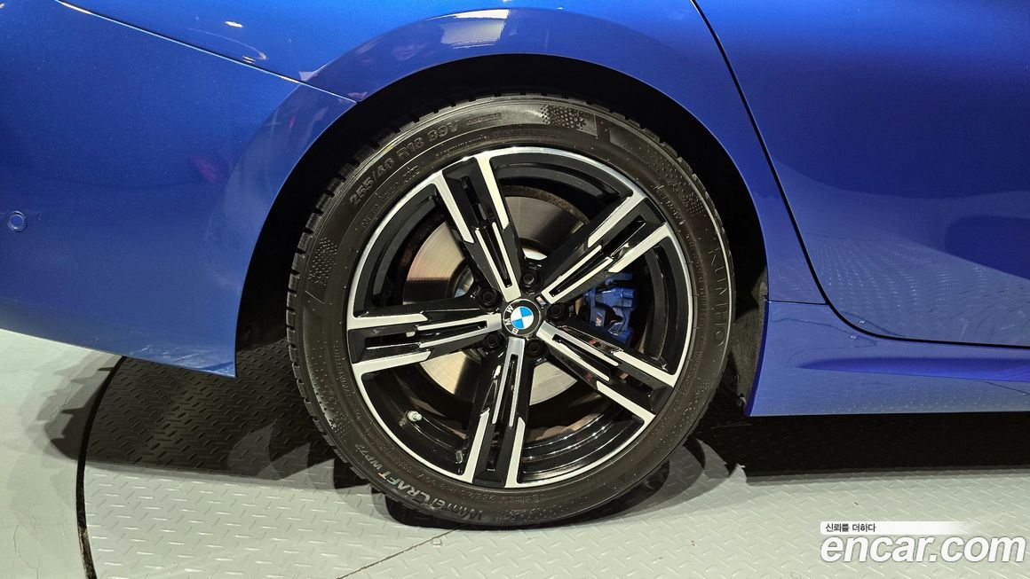 BMW 3-Series 320i M Sport, 2023