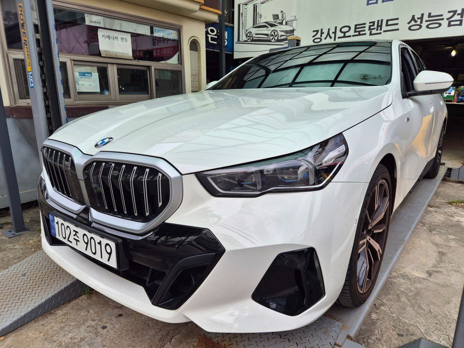 BMW 5-Series 530i xDrive M Sport, 2024