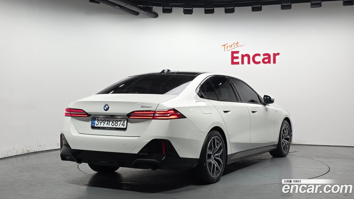 BMW 5-Series 520i M Sport, 2025
