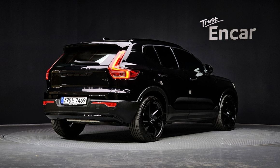 Volvo XC40 B4 Black Edition, 2025