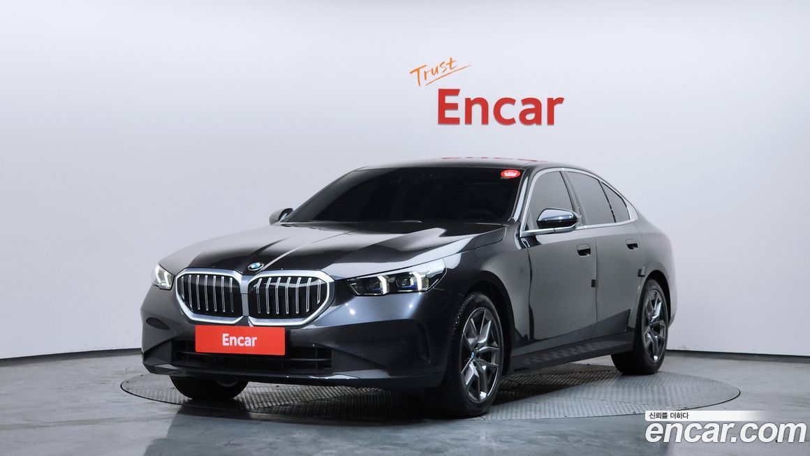 BMW 5-Series 530i xDrive, 2024