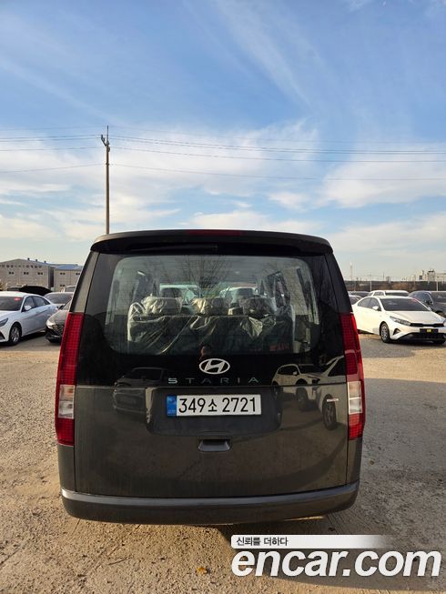 Hyundai Staria 4WD Tourer 9-Seater, 2025