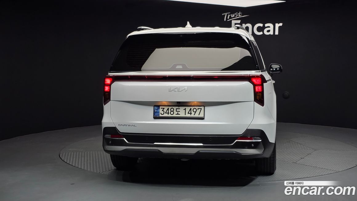Kia Carnival 9-Seater Signature, 2024