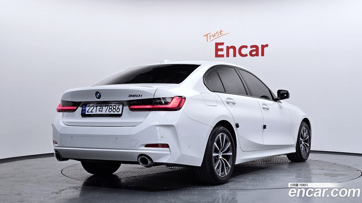 BMW 3-Series 320i, 2023