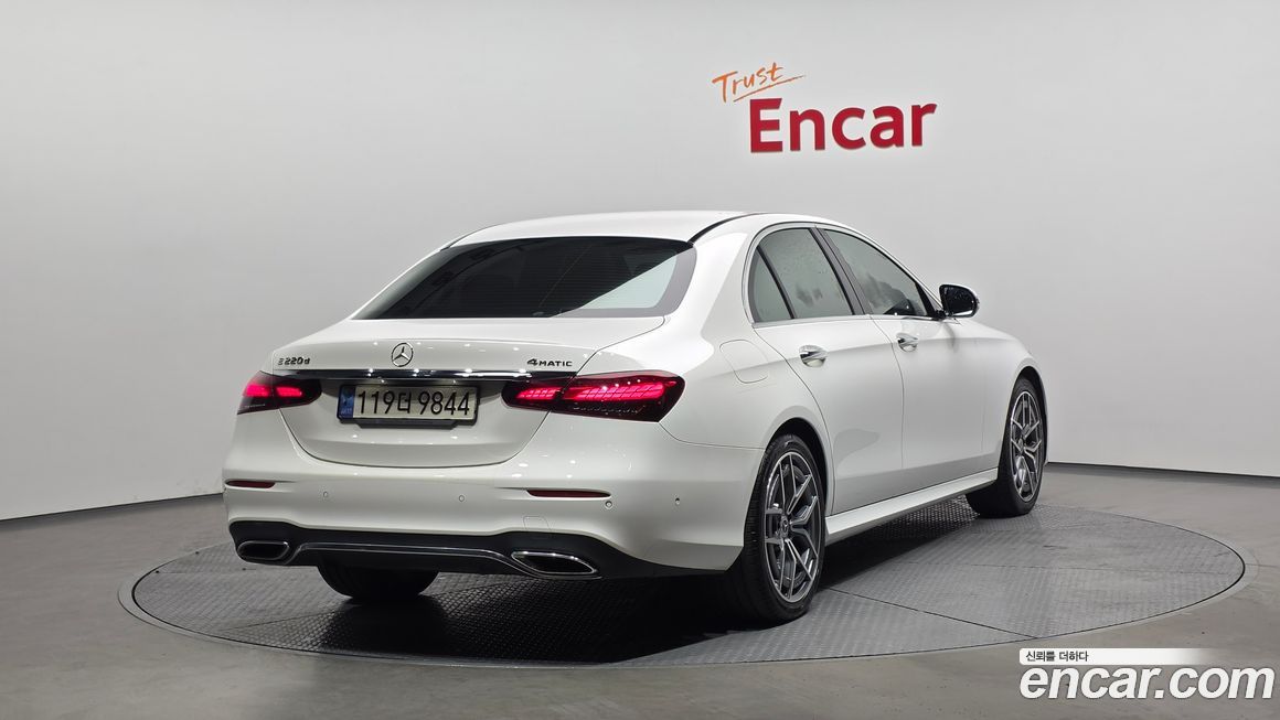 Mercedes-Benz E-Class E220d 4MATIC AMG Line, 2022