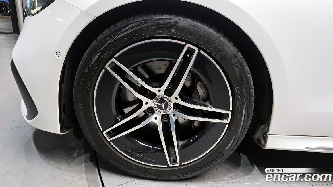 Mercedes-Benz E-Class E300 4MATIC AMG Line, 2025