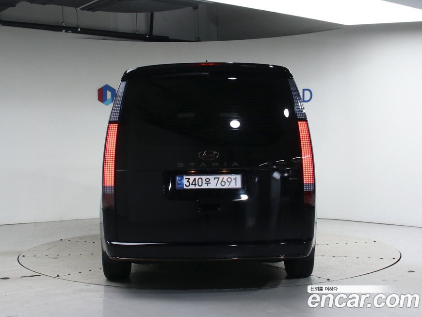 Hyundai Staria 4WD Lounge 9-Seater, 2024