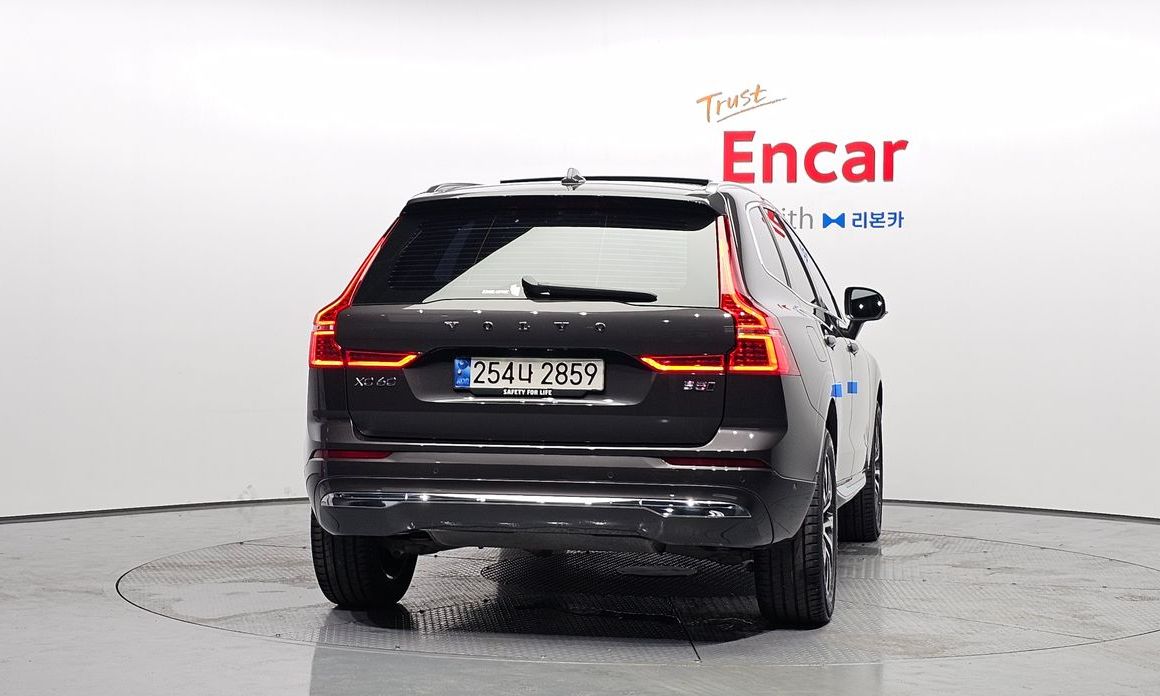 Volvo XC60 B5 Ultimate Bright, 2024