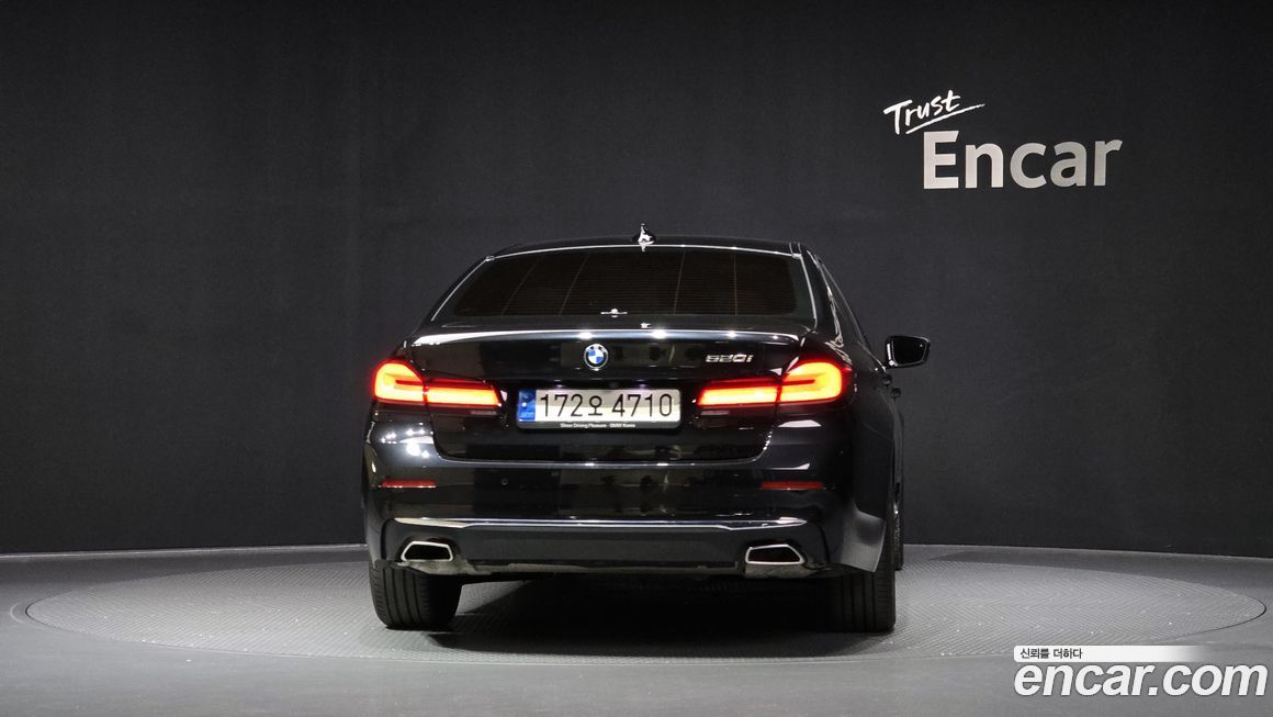 BMW 5-Series 520i Luxury, 2022