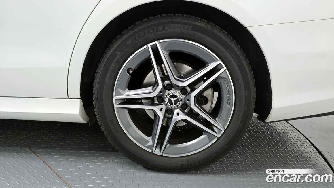 Mercedes-Benz E-Class E250 AMG Line, 2023