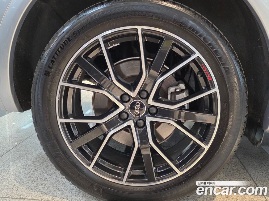 Audi Q5 45 TFSI Quattro Premium, 2024