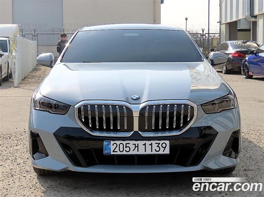 BMW 5-Series 520i M Sport, 2025