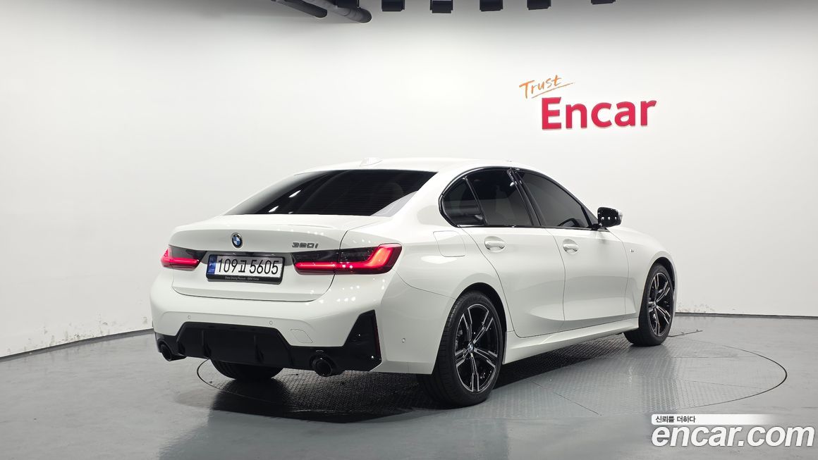 BMW 3-Series 320i M Sport, 2023