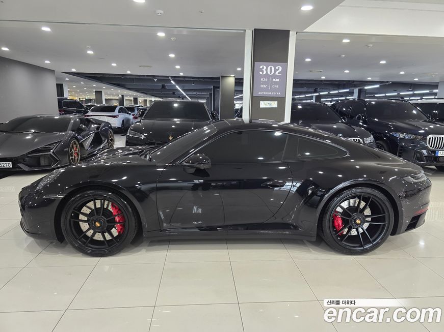 Porsche 911 Carrera 4 GTS, 2023