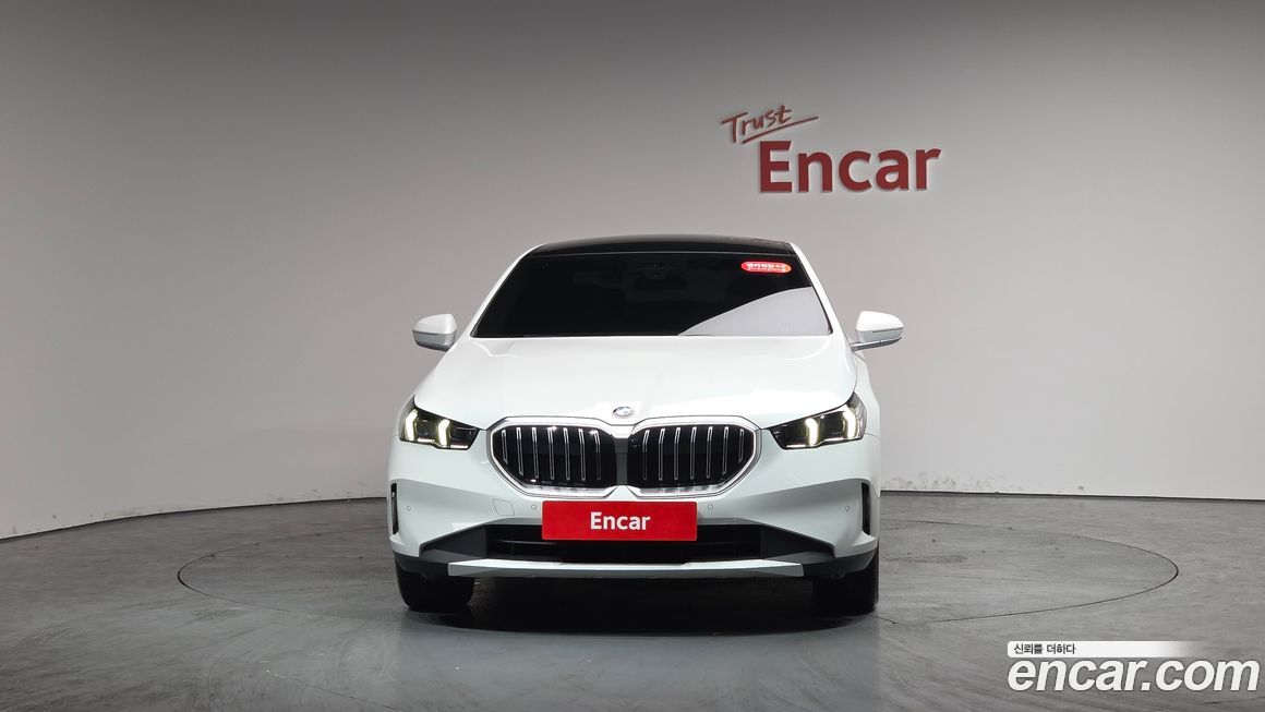 BMW 5-Series 530i xDrive, 2025