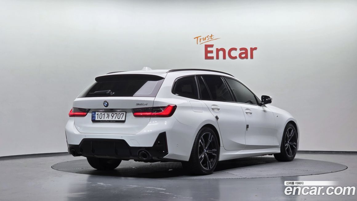 BMW 3-Series 320i Touring M Sports, 2023