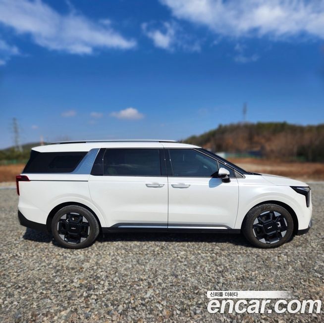 Kia Carnival 9-Seater Signature, 2024