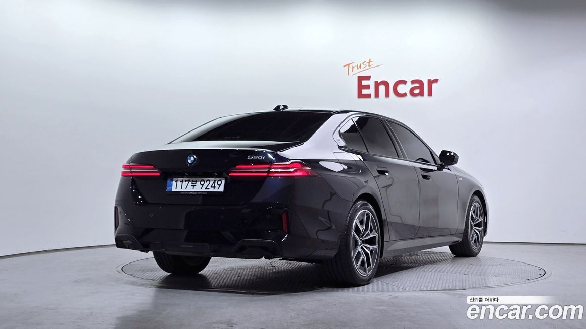 BMW 5-Series 520i M Sport, 2025