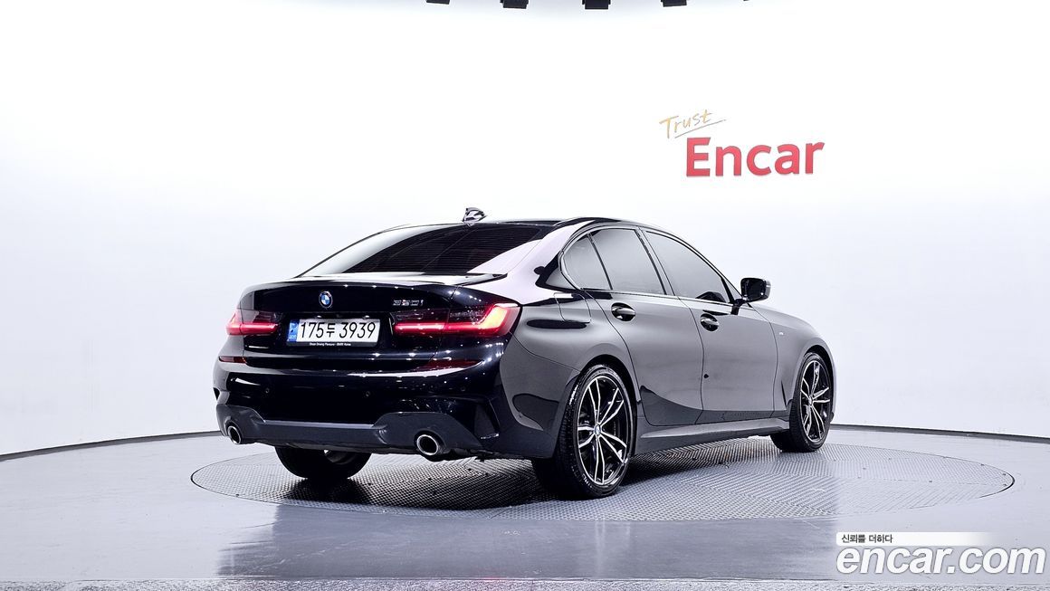 BMW 3-Series 320i M Sport, 2022