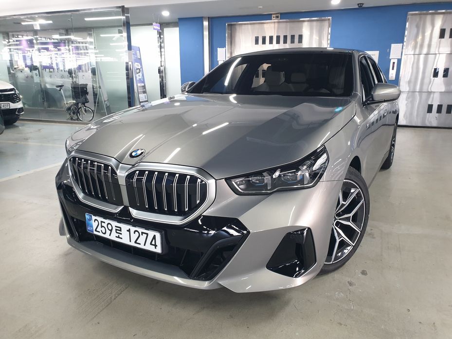 BMW 5-Series 520i M Sport, 2025