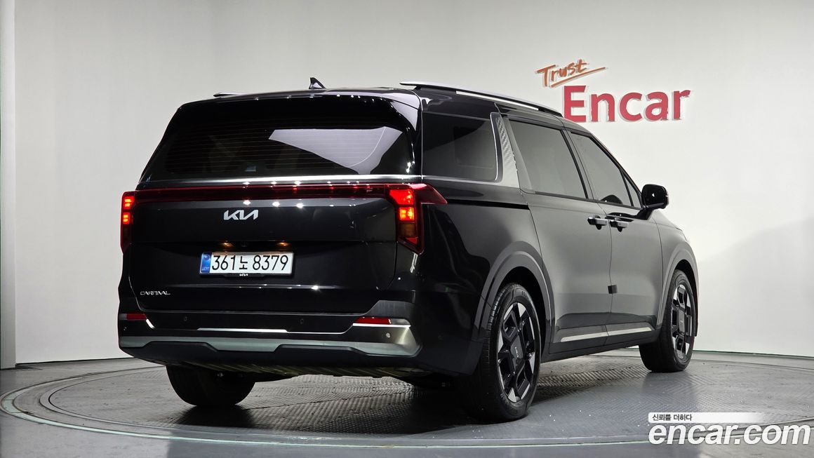Kia Carnival 7-Seater Outdoor, 2025