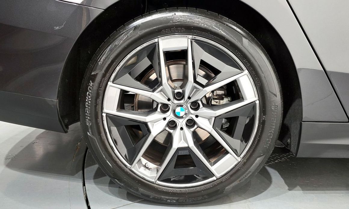 BMW 5-Series 520i, 2024