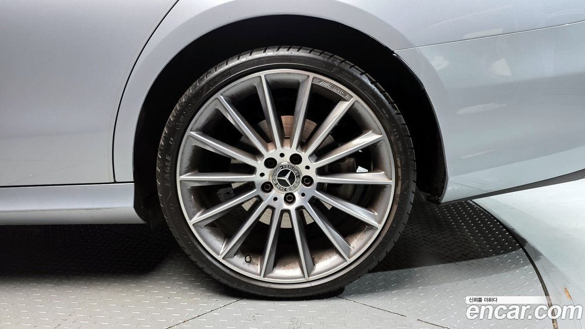 Mercedes-Benz E-Class E350 4MATIC AMG Line, 2022