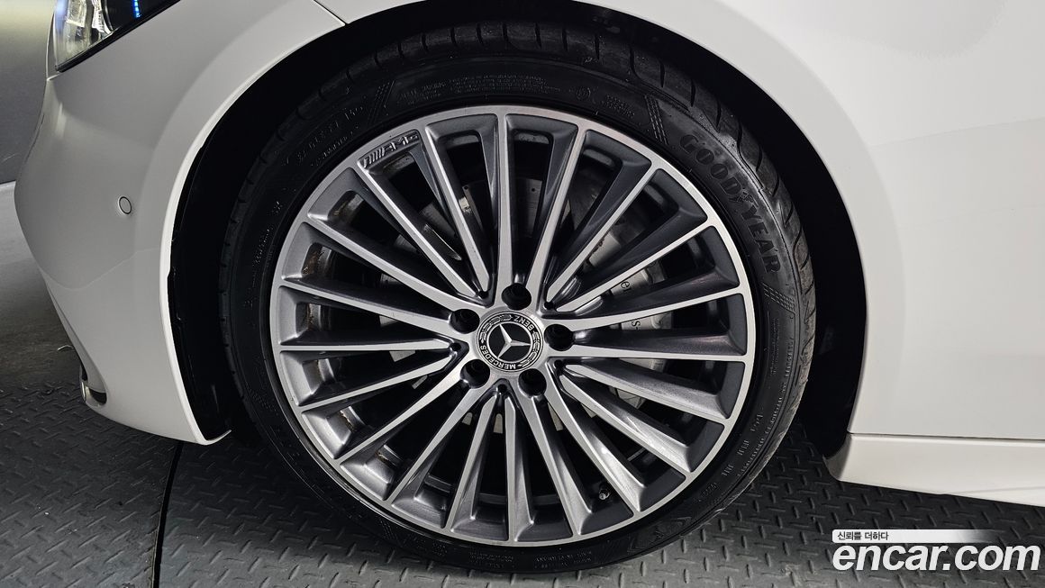 Mercedes-Benz C-Class C300 4MATIC AMG Line, 2023