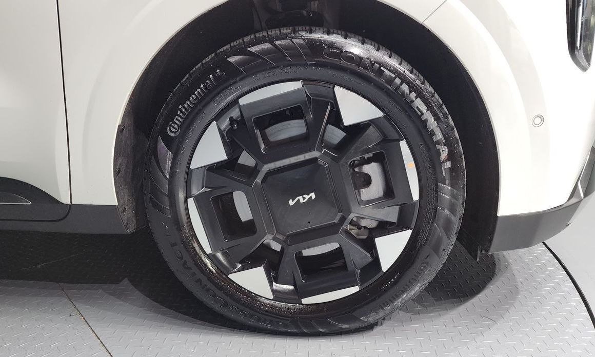 Kia Carnival 9-Seater Signature, 2024