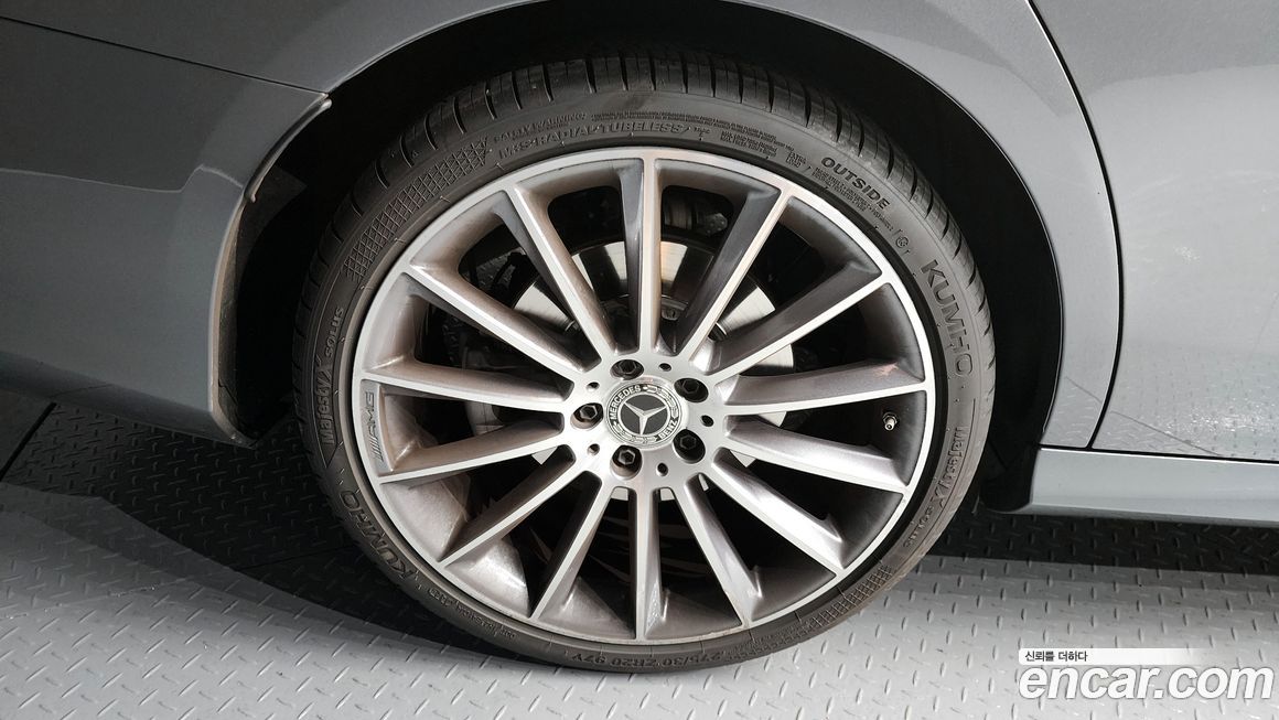 Mercedes-Benz E-Class E350 4MATIC AMG Line, 2022