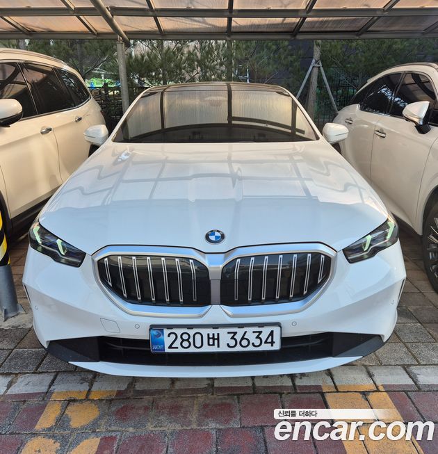 BMW 5-Series 520i, 2024