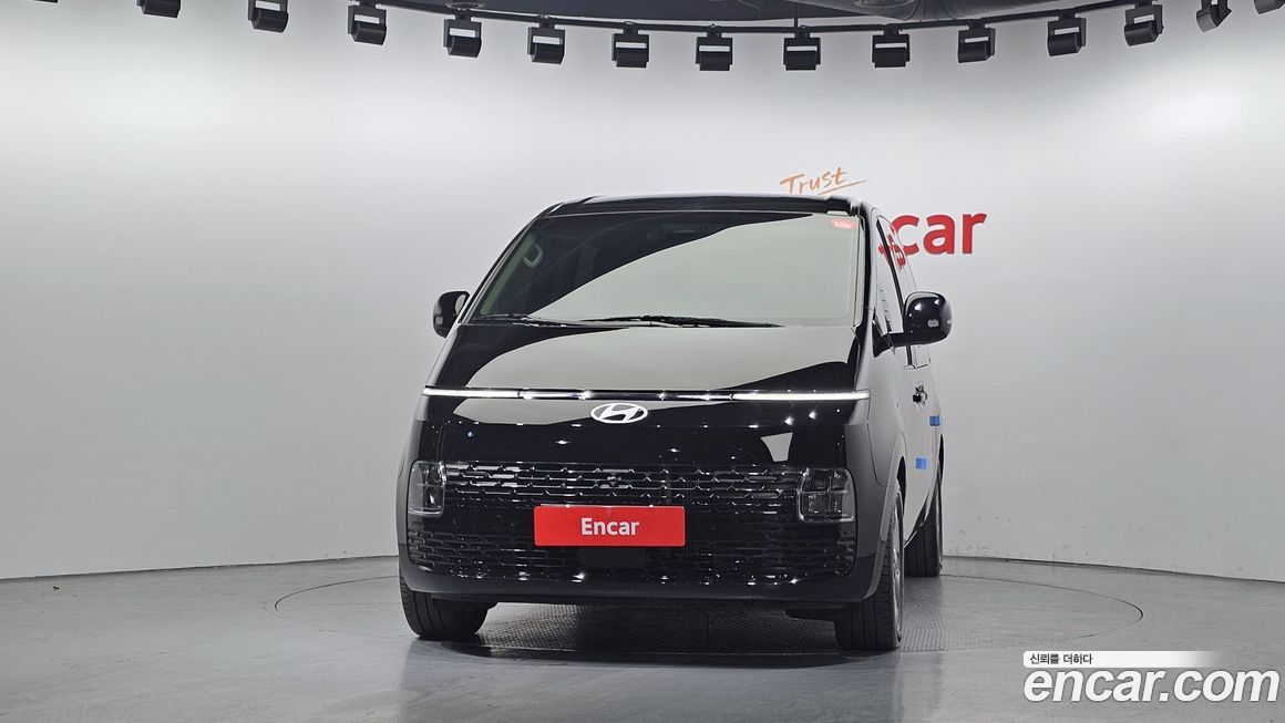 Hyundai Staria Tourer 11-Seater, 2025