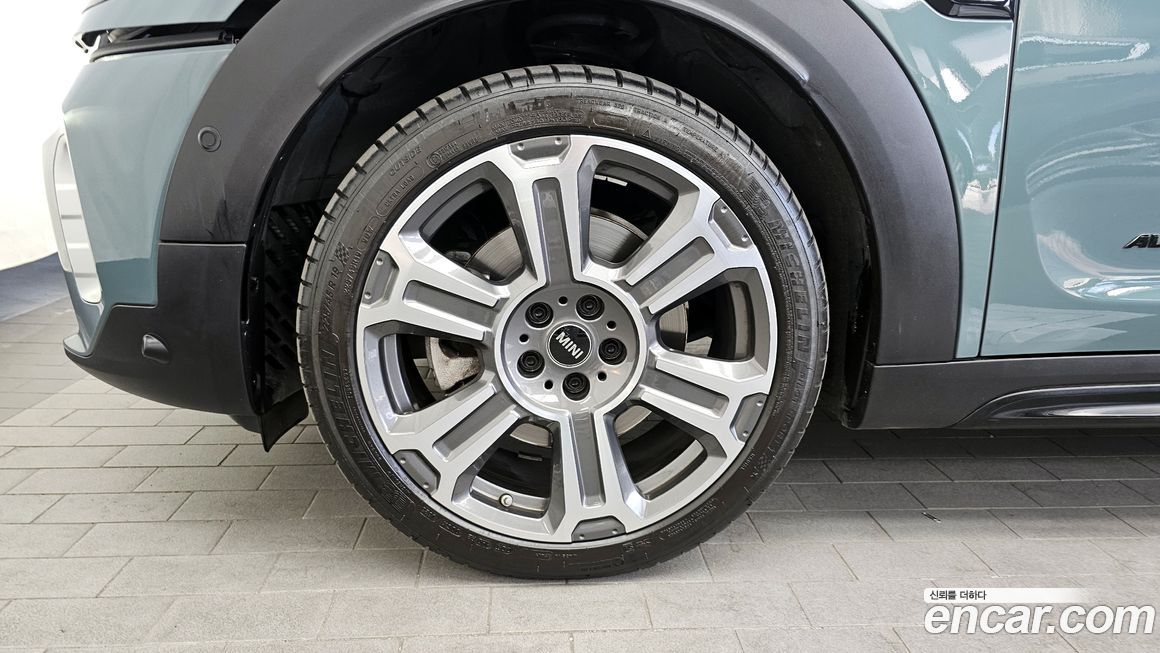 Mini Countryman ALL4 Classic Launch Pack, 2023