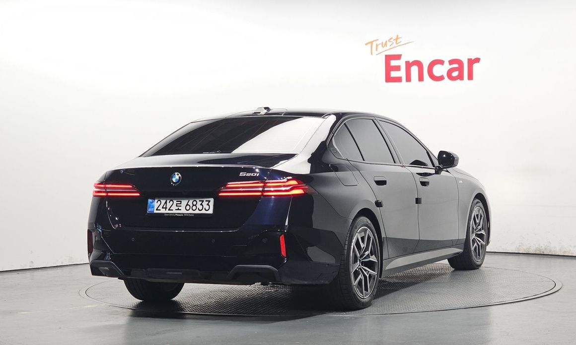 BMW 5-Series 520i M Sport, 2025
