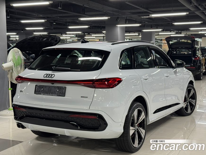 Audi Q5 40 TDI Quattro S Line Black Edition, 2025