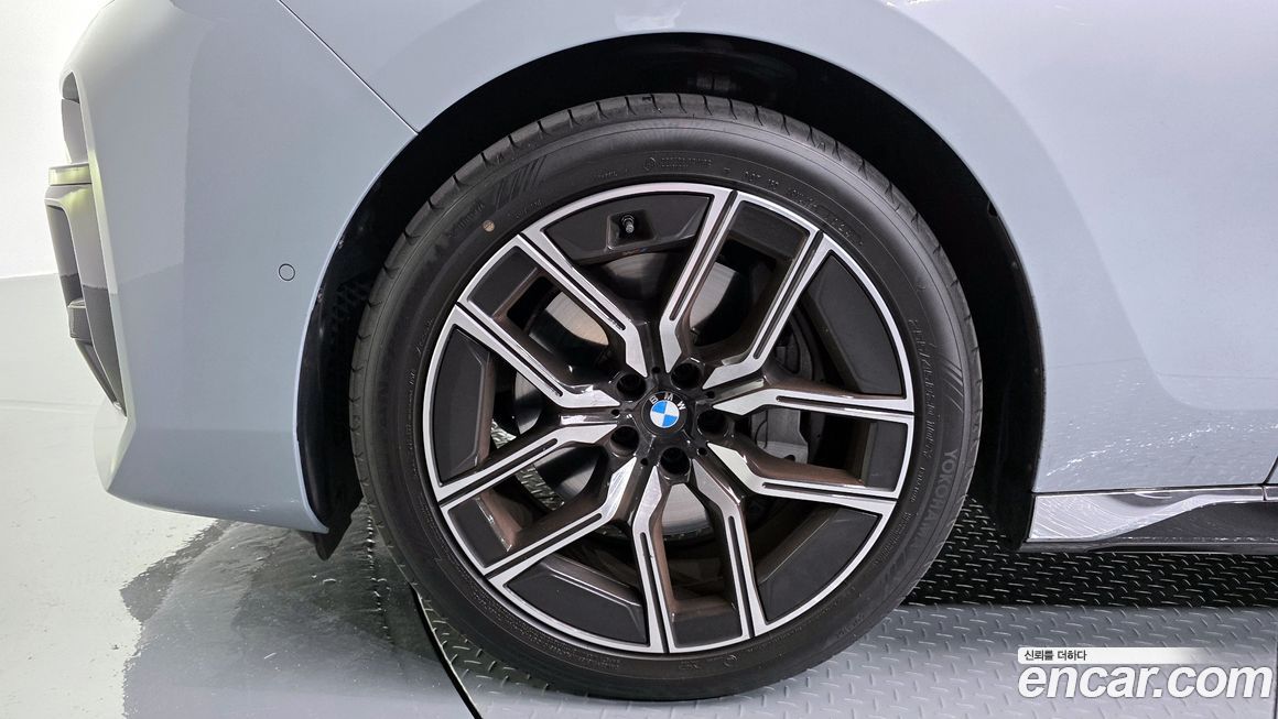 BMW 7-Series 740i xDrive M Sport, 2025