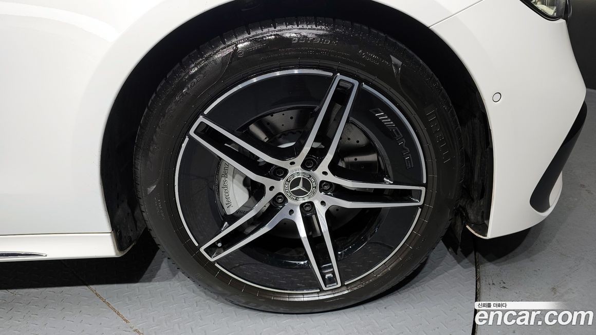 Mercedes-Benz E-Class E300 4MATIC AMG Line, 2024