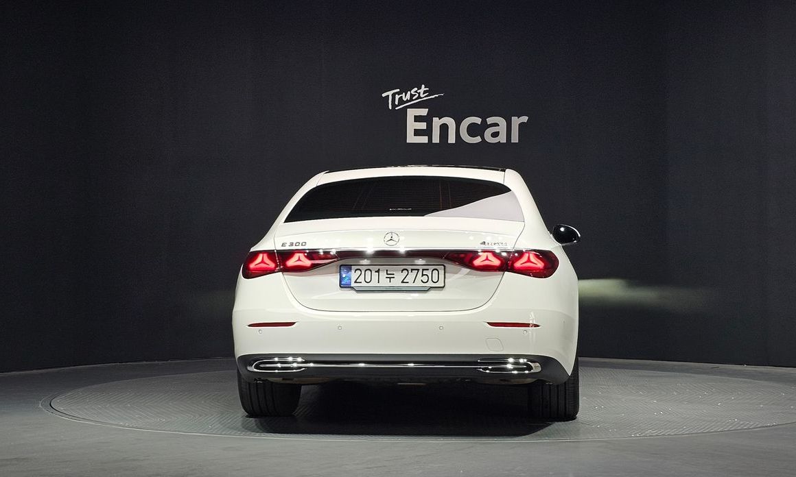 Mercedes-Benz E-Class E300 4MATIC Exclusive, 2024