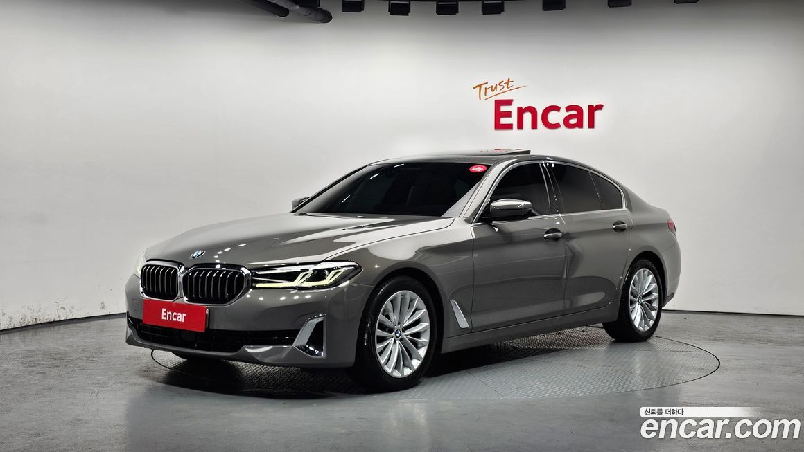 BMW 5-Series 520i Luxury, 2022