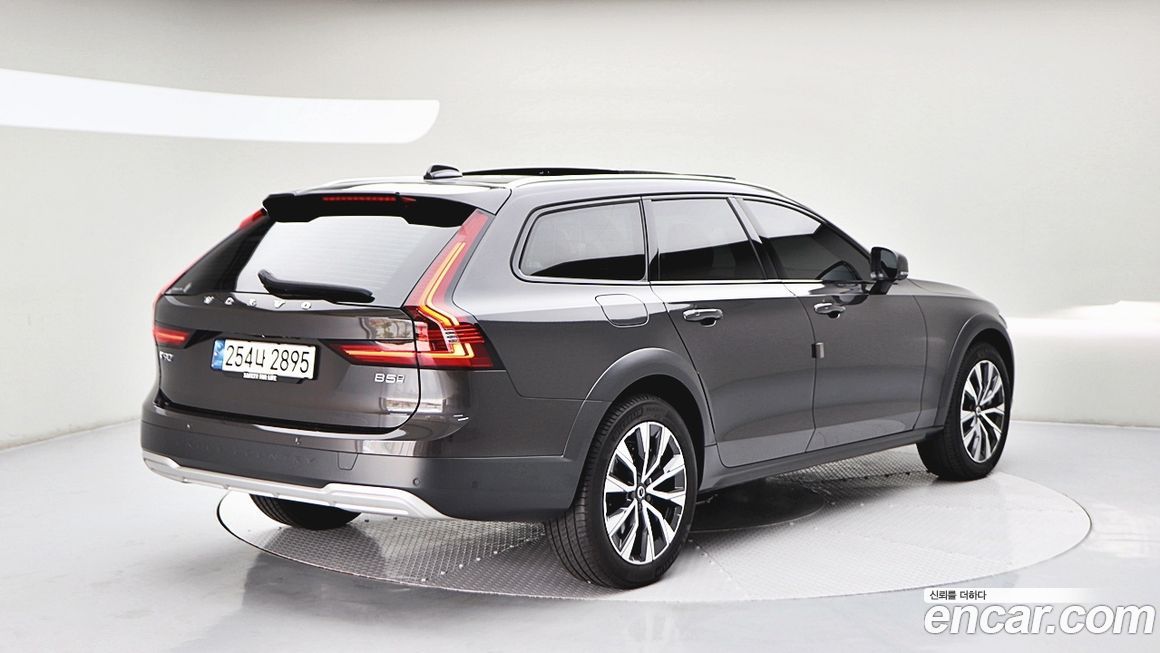 Volvo V90 B5 Ultimate AWD, 2024