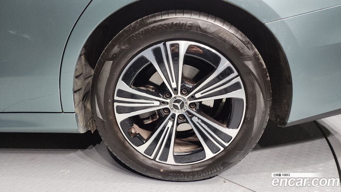 Mercedes-Benz E-Class E200 Avantgarde, 2024