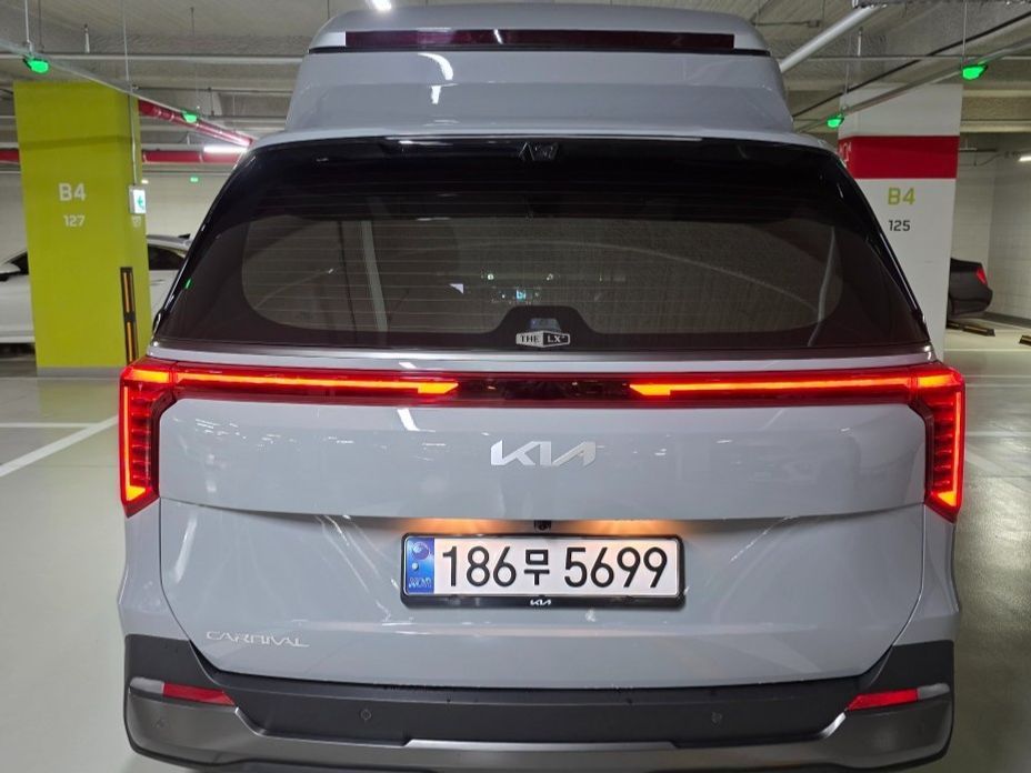 Kia Carnival 9-Seater Gravity, 2025