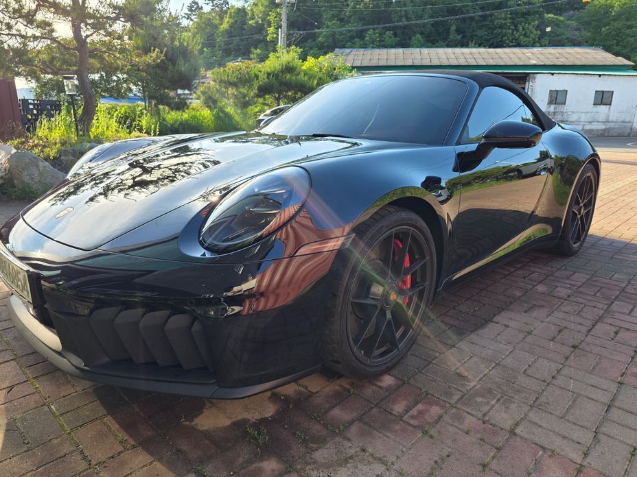 Porsche 911 Carrera GTS Cabriolet, 2025