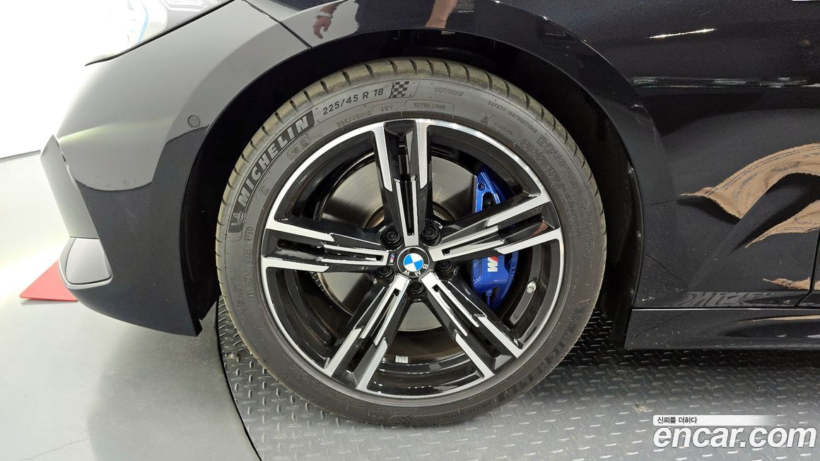 BMW 3-Series 320i M Sport, 2024