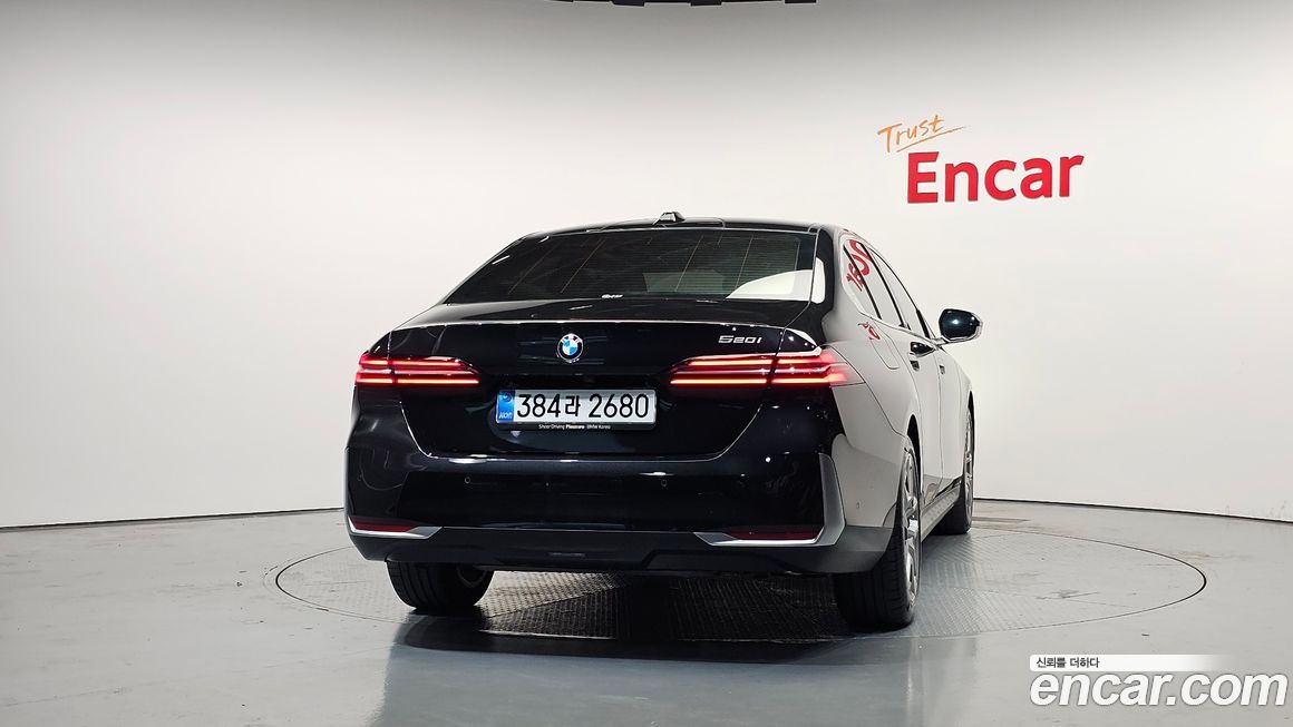 BMW 5-Series 520i, 2024