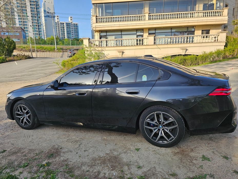BMW 5-Series 523d M Sport, 2025